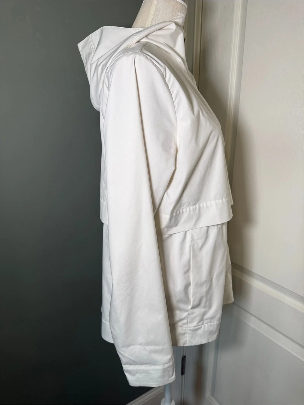 Lululemon White Hooded Rain Jacket Zip Front Windbreaker Size 12
